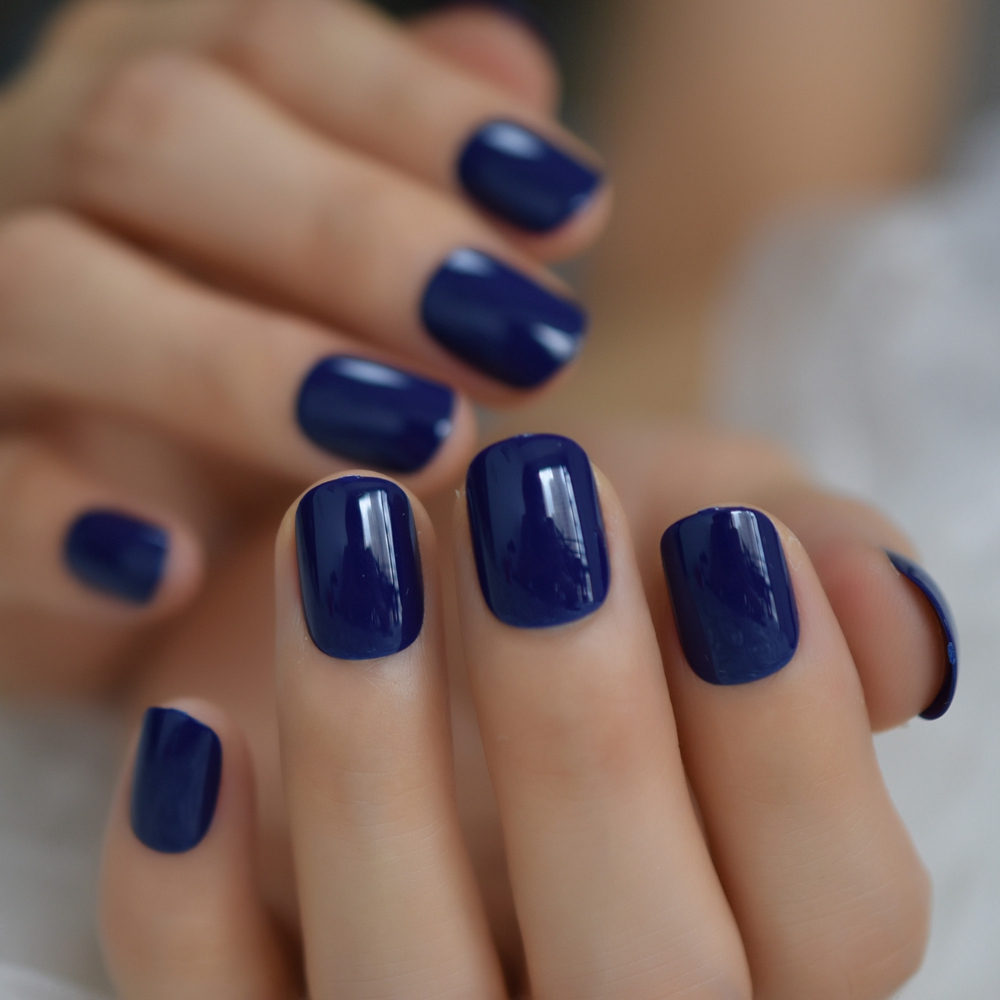 manicure-classic-blue