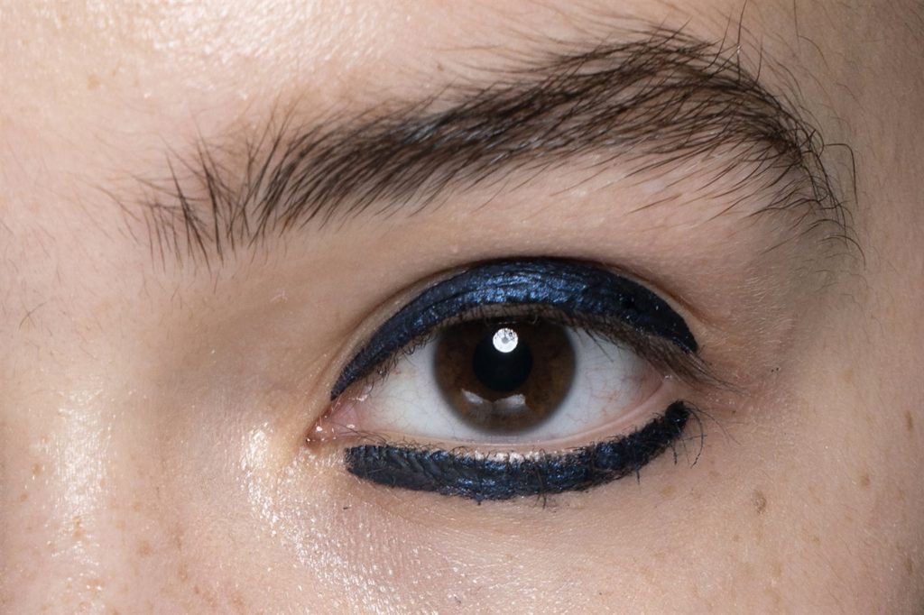 make-up-classic-blue-2020