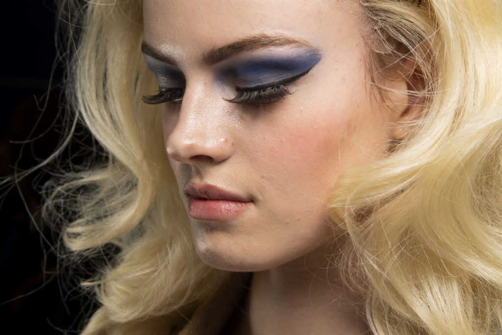 make-up-classic-blue-2020